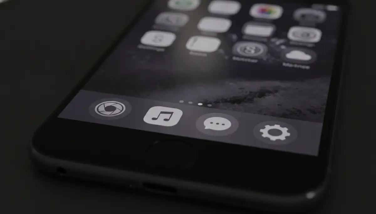 A close-up of an iPhone screen displaying a perfectly black dock, with minimalist app icons above it, against a subtle dark background., high-quality photography, professional lighting, sharp focus, realistic, detailed